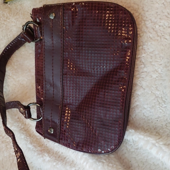 RELIC BURGANDY CROSS BODY PURSE. NWOT - Picture 4 of 11
